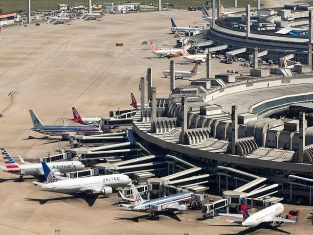 Greve oportunista de pilotos e comissrios levar caos aos aeroportos a partir de 2 feira.