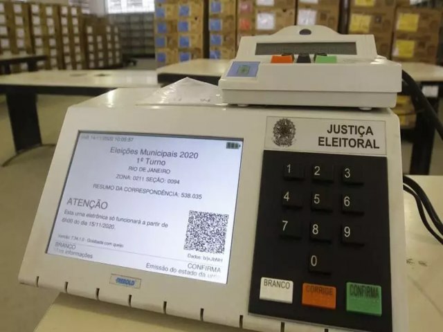 PERIGO  VISTA! Entrada USB na urna eletrnica representa risco, avalia especialista.