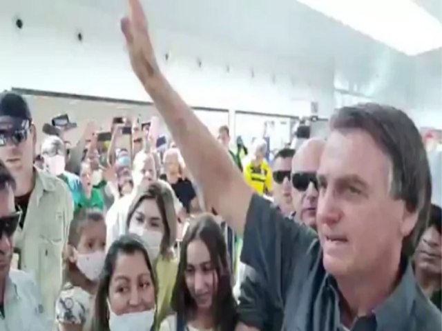 Bolsonaro  recebido por multido no Amap. Dpvat deve t louko. KKKKKKK