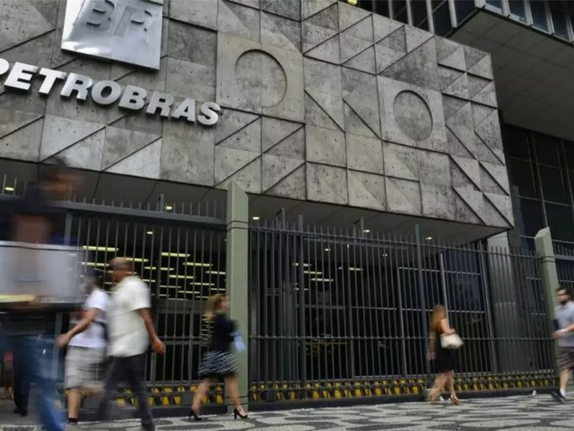 Absurdo! Lucro de R$100 bilhes da Petrobras debocha dos brasileiros.