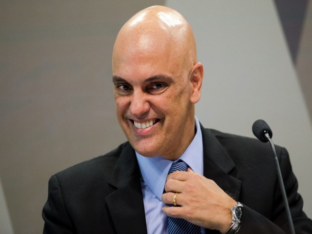 Olha o art. 142 a gente querendo passagem. Moraes cai na armadilha de Bolsonaro, despreza o decreto dele e amplia a crise. 