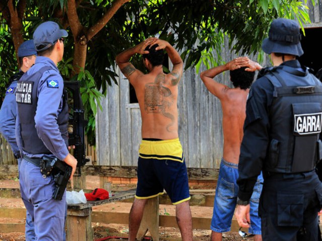 Futuro. Policial: Senhor bandido posso lhe abordar? Bandido: No! O STJ  nosso para. KKKKKKK