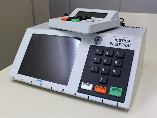 TSE comea hoje a lacrar sistema das urnas eletrnicas. E quem ir supervisionar essa 