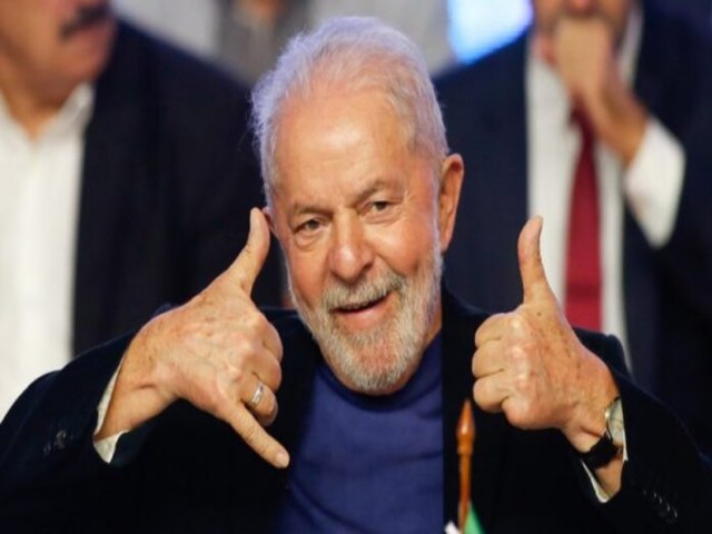 Para no esquecer. Em Pernambuco, ex-presidirio Lula, critica reduo de imposto que baixou preo da gasolina.