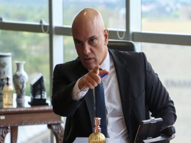 Cobra engolindo cobra 2! Moraes mandou quebrar sigilo da fonte de Veja, CNN e GloboNews.