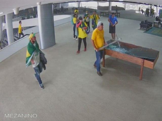 Governo Lula impe sigilo s imagens de manifestaes no Planalto.