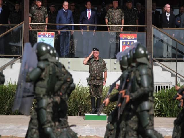 ALERTA: Brasil ter problemas com defesa no futuro, diz n 2 do Exrcito. Tambm...