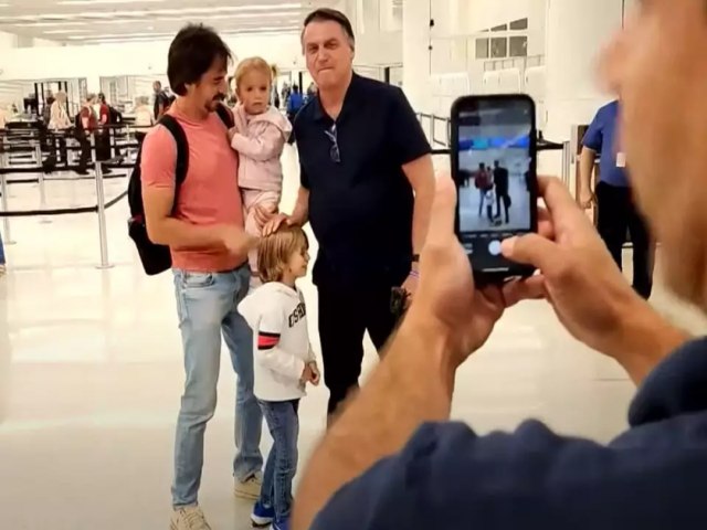 O homem chegou! Bolsonaro j est em Braslia e participa de encontro poltico ainda esta manh.