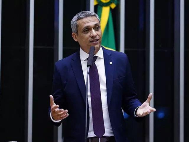 Deputado prope CPI da Censura para investigar decises do STF.