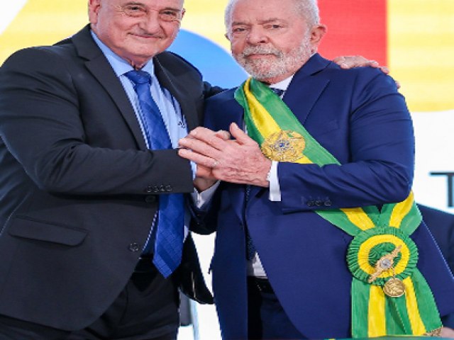 Pau na moleira! Ainda h muito a explicar sobre presena de Gonalves Dias no Planalto.