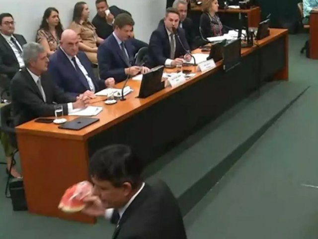 Melancia: deputado diz que G. Dias vestiu a carapua.