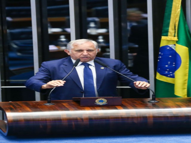 Senador Izalci fez um discurso contra a indicao de Dino para o STF. J Mouro, deixa pra l...