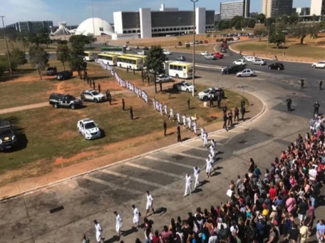 Sempre assim! Justia do DF procura 23 presos que no voltaram do Saido de Natal