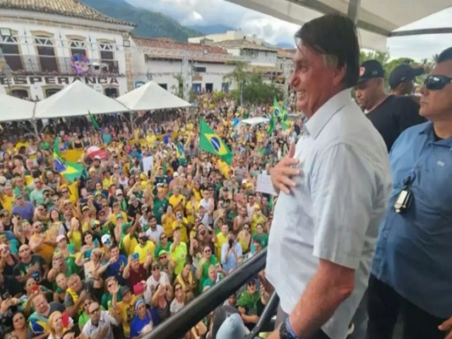 Bolsonaro atrai multido, Lula tem novo fracasso de pblico