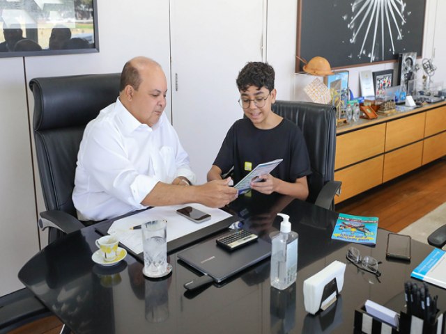 Governador recebe visita de jovem brasiliense com superdotao e altas habilidades