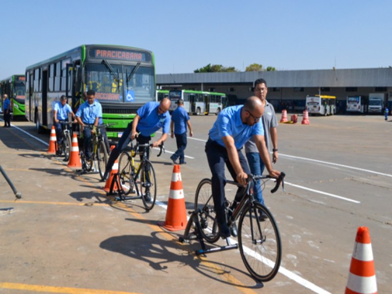 Treinamento para motoristas de nibus do DF enfatiza segurana e respeito aos ciclistas