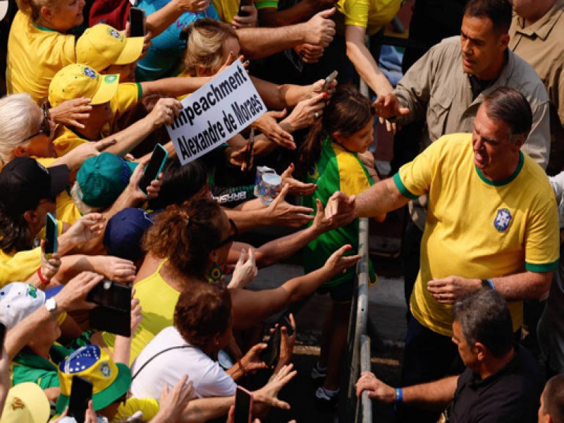 Poltica est paralisada pelo temor de Jair Bolsonaro vencer a eleio