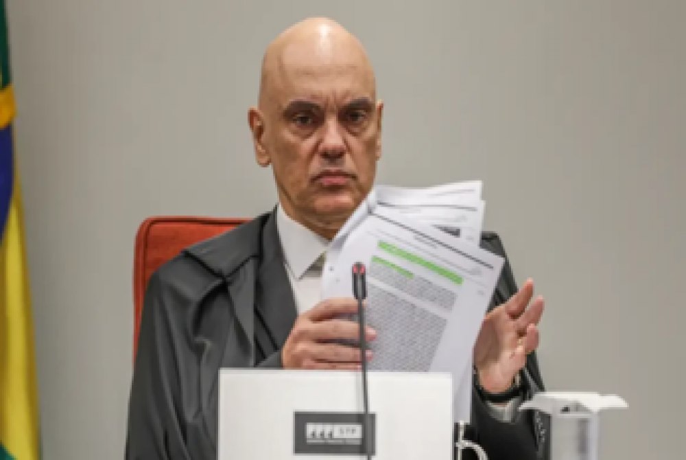 E tome arrocho! Moraes ordena vistoria em carros que sa�rem da casa de Bolsonaro