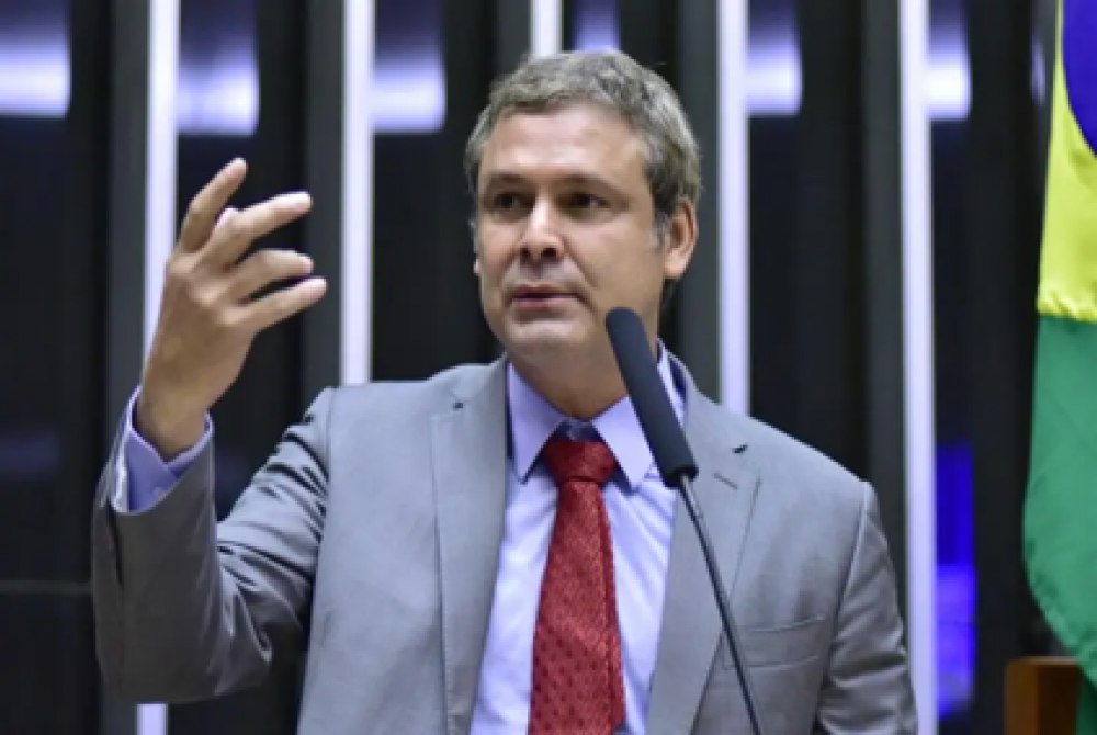 Lindinho, o defensor! Lindbergh critica decis�o dos EUA sobre PCC e Comando Vermelho