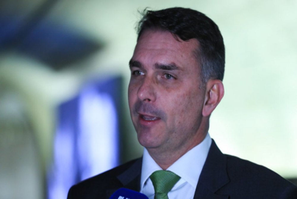 Aliados de Fl�vio veem ganho eleitoral em ofensiva contra fac��es