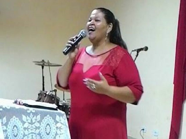 VILHENA - A cantora gospel, Eloza Vilaa estar no Programa O Povo na TV, nesta sexta-feira