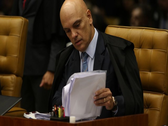 Alexandre de Moraes determina depoimento presencial do presidente