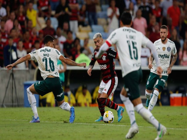 BRASILEIRO - Flamengo tenta diminuir distncia para lder Palmeiras, mas palmeiras resiste