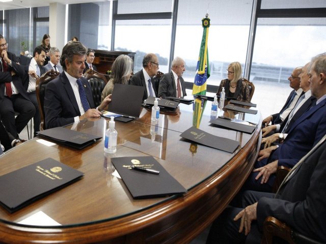 Lula se rene pela primeira vez com ministros do STF aps eleio
