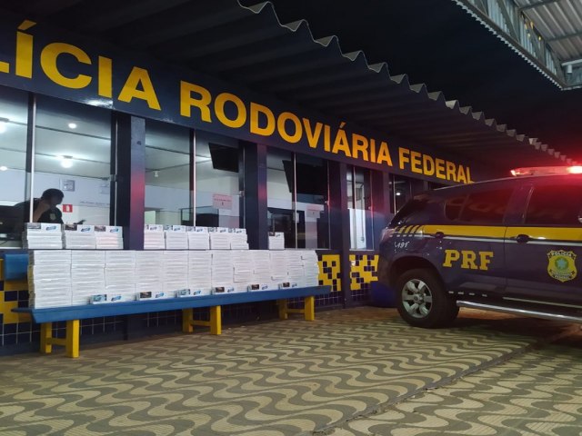 RONDONOPOLIS - PRF apreende 2.000 maos de cigarros contrabandeados durante fiscalizao de nibus
