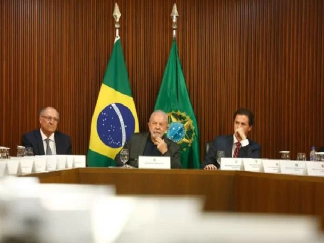 Congresso entrega decreto aprovado de interveno federal no DF a Lula