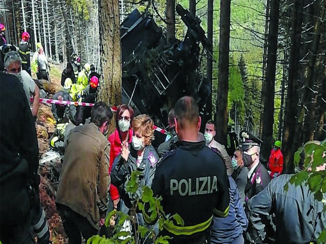Nove mortos e dois feridos graves na queda de um telefrico na Itlia