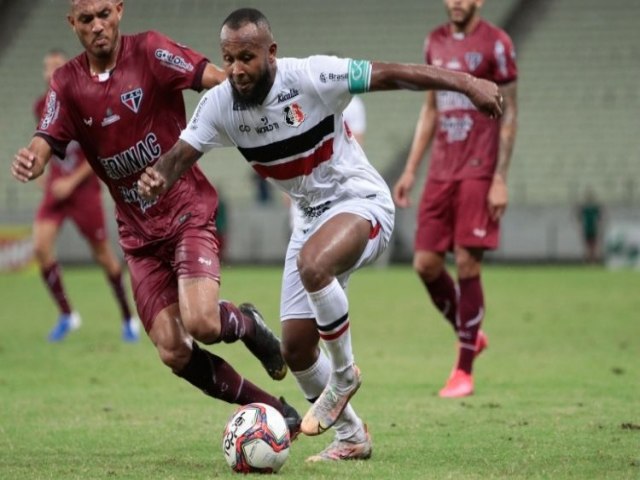 Roberto Fernandes elogia profissionalismo de Chiquinho, prestes a deixar o Santa Cruz