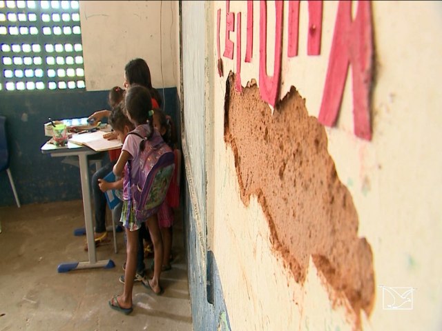 Brasil regride em meta para acabar com o analfabetismo e não alcança objetivo de investir mais na educação, diz relatório