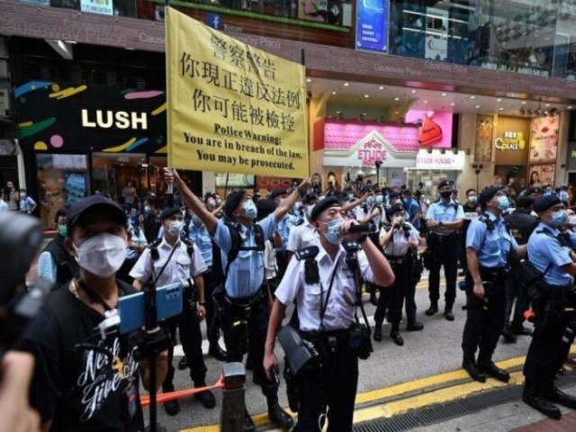 Forte presena policial em Hong Kong no centenrio do Partido Comunista
