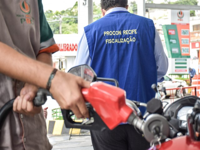 Procon Recife apresenta resultados de ao para fiscalizar possveis infraes em postos de gasolina