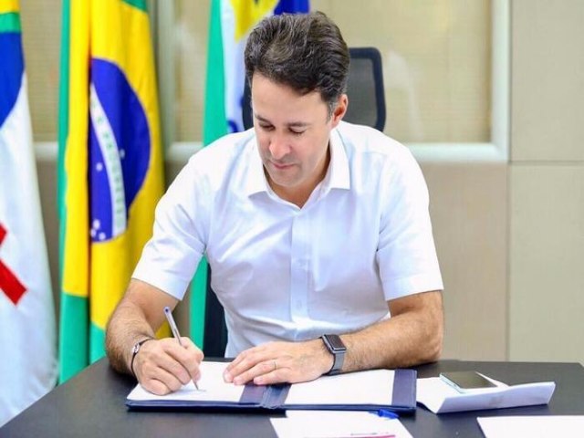 Prefeitura de Jaboato anuncia Bnus Livro de R$ 4,2 milhes para professores