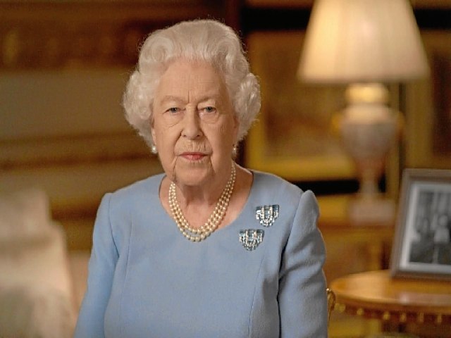 Rainha Elizabeth II passou a noite em hospital, diz palcio real
