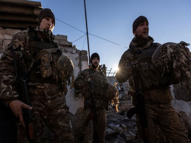 EUA colocam 8,5 mil soldados em alerta em meio a tensões na Ucrânia