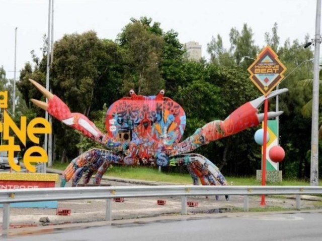 'Caranguejo Gigante' que homenageia Manguebeat  inaugurado s margens do Rio Capibaribe, no Recife