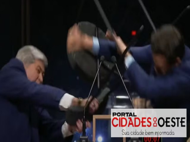 Datena agride Pablo Maral com cadeirada durante debate em So Paulo