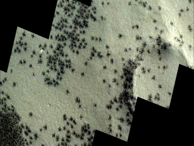 Nova fotografia de sonda mostra \'aranhas\' na superfcie de Marte