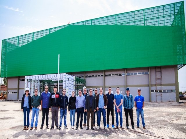 Prefeito Marcos Calderan visita Complexo Esportivo e Cultural e enaltece grandiosidade da obra