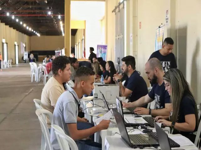 Empresa oferece 1,4 mil empregos em novos supermercados da Capital