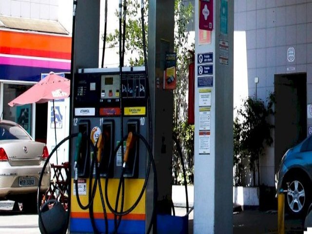 Preo da gasolina nos postos volta a subir aps 15 semanas