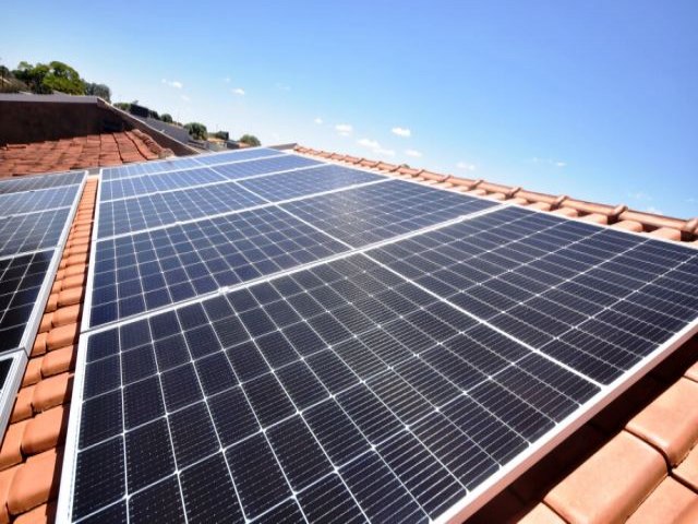 Deputados querem adiar em 12 meses a taxao da energia solar