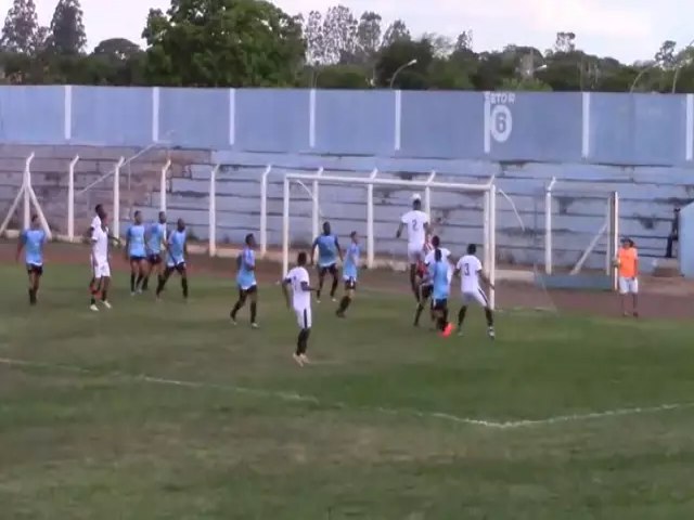 Novo vence jogo atrasado e garante vaga na primeira diviso do futebol estadual