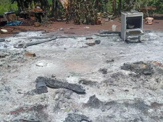 Maracaju: Irmos incendeiam 4 casas aps matar homem com facada na cabea