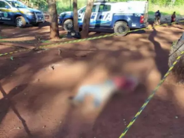 Maracaju: Homem morre aps ser segurado e esfaqueado por dois irmos