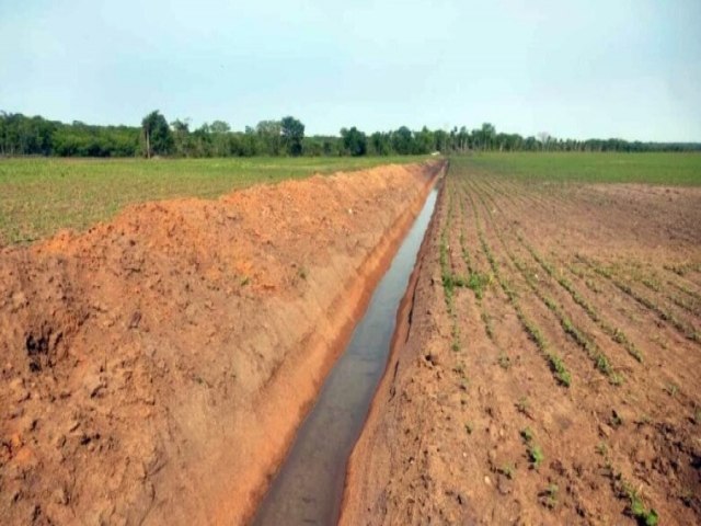 Maracajuense  autuado em R$ 15 mil por escavar 500 metros de dreno sem licena ambiental