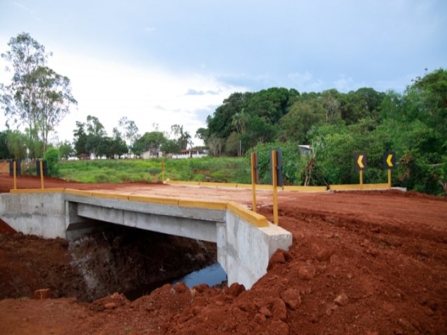 Prefeitura de Maracaju entrega mais uma ponte de concreto e beneficia produtores da regio